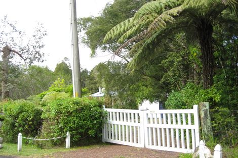 Photo of property in 22 Bush Road, Waiatarua, Auckland, 0604
