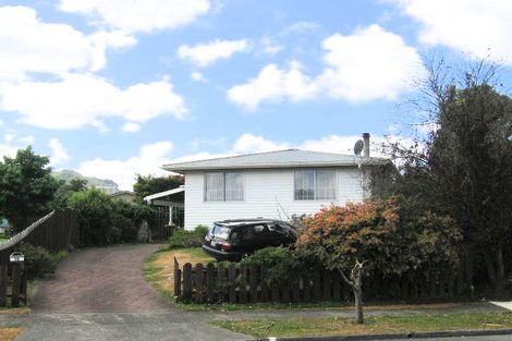 Photo of property in 18 Omaha Grove, Totara Park, Upper Hutt, 5018