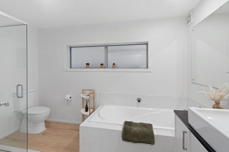 Photo of property in 1/18 Ridge Road, Waiake, Auckland, 0630