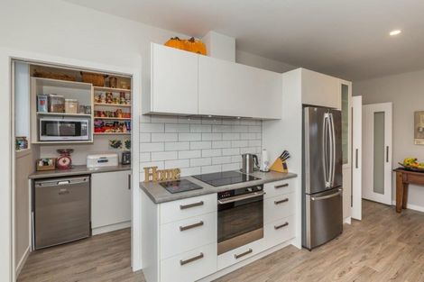 Photo of property in 9 Waipuna Grove, Levin, 5571