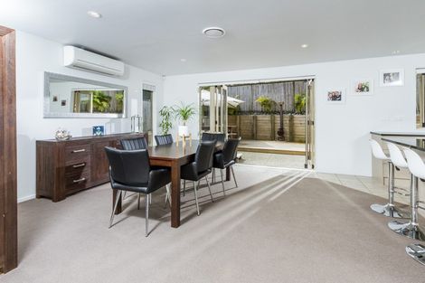 Photo of property in 5 Corricvale Way, Northcross, Auckland, 0632