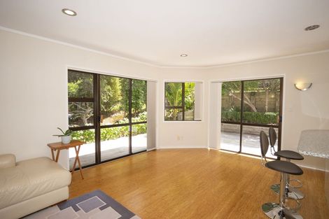 Photo of property in 17 Homewood Place, Chatswood, Auckland, 0626