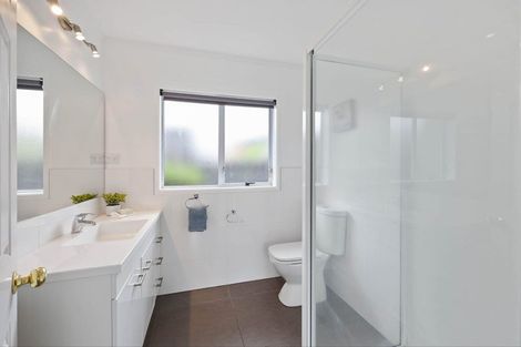 Photo of property in 6 Camira Place, Botany Downs, Auckland, 2010
