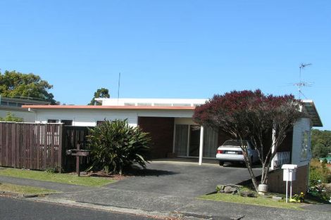 Photo of property in 12 Knightsbridge Drive, Forrest Hill, Auckland, 0620