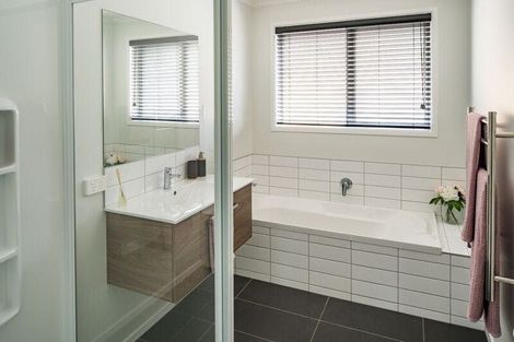 Photo of property in 5 Tradewinds Drive, Whitby, Porirua, 5024