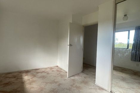 Photo of property in 4 Heversham Place, Glendene, Auckland, 0602