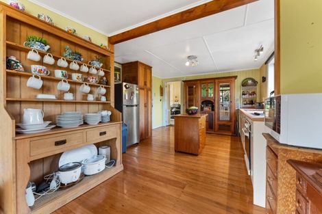 Photo of property in 16 Punga Street, Tangimoana, 4822