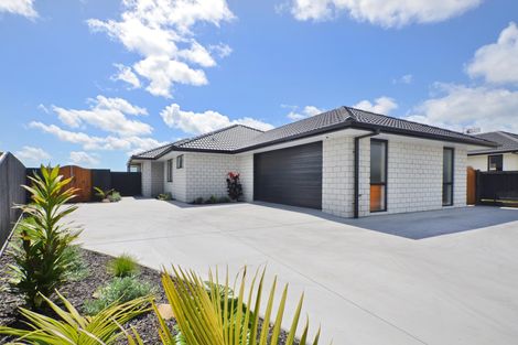 Photo of property in 18 Wairau Drive, Tikipunga, Whangarei, 0112
