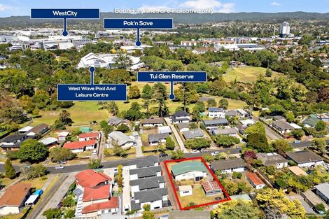 Photo of property in 50 Chilcott Road, Henderson, Auckland, 0612