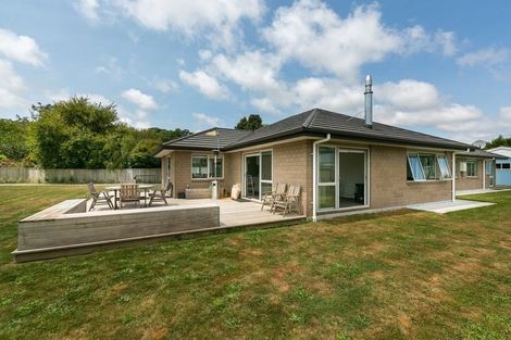 Photo of property in 5 Cross Street, Lepperton, New Plymouth, 4373