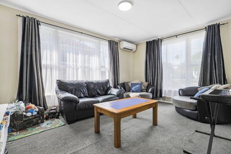 Photo of property in 25 Arimu Road, Papakura, 2110