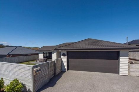 Photo of property in 212 Mark Avenue, Grenada Village, Wellington, 6037