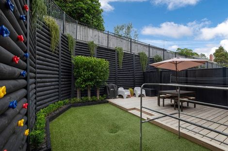 Photo of property in 10 Nga Tutu Place, Belmont, Auckland, 0622