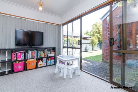 Photo of property in 43 Ihaka Street, Hokowhitu, Palmerston North, 4410