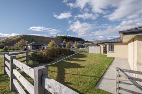 Photo of property in 2 Banbury Terrace, Lower Shotover, Queenstown, 9304