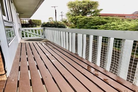 Photo of property in 2/104 Carlisle Road, Browns Bay, Auckland, 0632