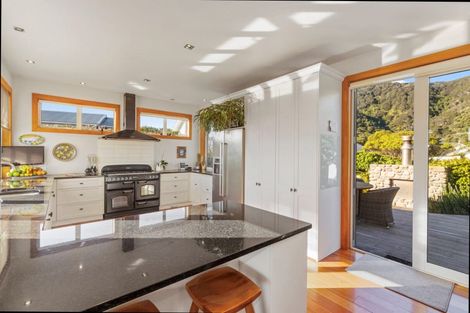 Photo of property in 7 Maire Street, Eastbourne, Lower Hutt, 5013