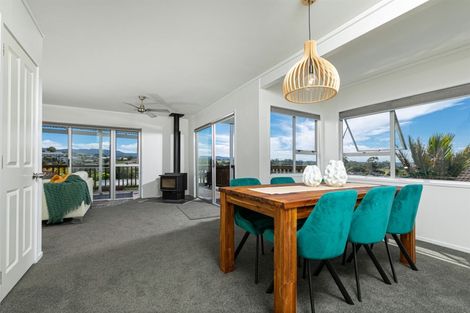 Photo of property in 7 Seabar Place, Glen Eden, Auckland, 0602