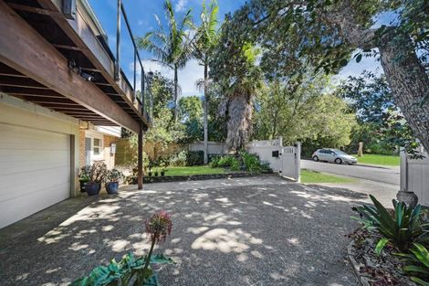 Photo of property in 2 Tudward Glade, Hillcrest, Auckland, 0627