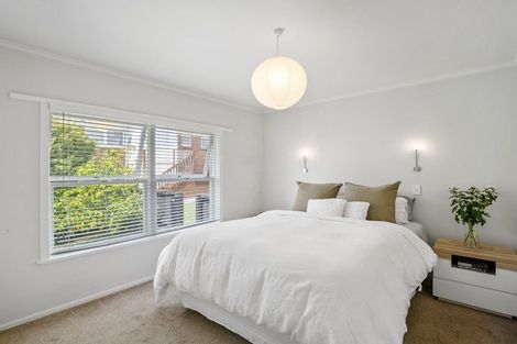 Photo of property in 3/619 Beach Road, Rothesay Bay, Auckland, 0630