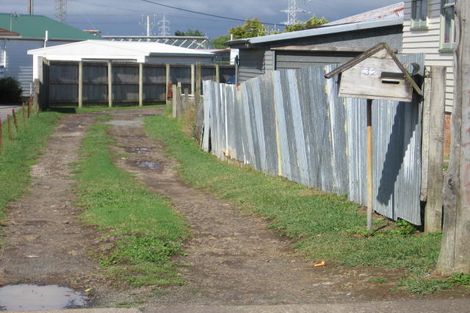 Photo of property in 32 Barrys Road, Glendene, Auckland, 0602