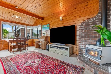 Photo of property in 27 Cherub Place, West Harbour, Auckland, 0618