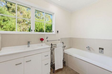 Photo of property in 36 Longview Road, Poraiti, Napier, 4182