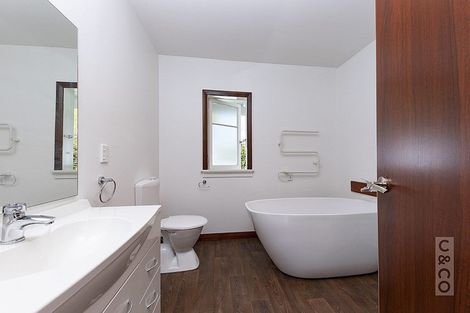 Photo of property in 231 Waitakere Road, Taupaki, Henderson, 0782