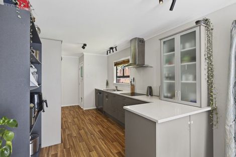 Photo of property in 32 Beaumont Crescent, Frankleigh Park, New Plymouth, 4310