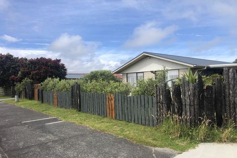 Photo of property in 128 Tutere Street, Waikanae Beach, Waikanae, 5036
