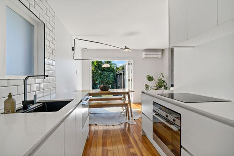 Photo of property in 17 Karamu Street, Te Atatu Peninsula, Auckland, 0610