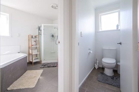 Photo of property in 2/53 Bruce Road, Glenfield, Auckland, 0629