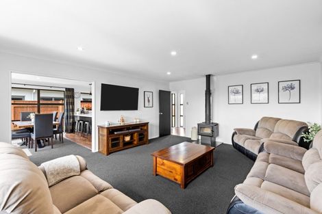Photo of property in 7 Nevada Way, Kelvin Grove, Palmerston North, 4414