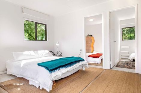 Photo of property in 127 Marine Parade North, Piha, New Lynn, 0772