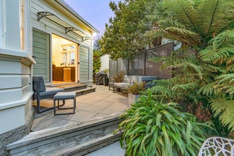 Photo of property in 72 Hargest Crescent, Saint Clair, Dunedin, 9012