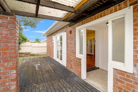 Photo of property in 31 Jackson Street, College Estate, Whanganui, 4500