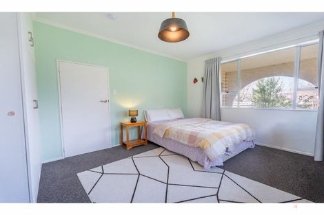 Photo of property in 60 Timaru Road, Waimate, 7924