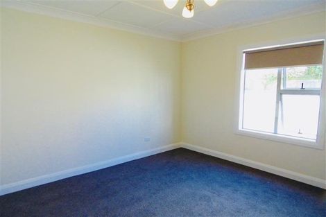 Photo of property in 14 Calvert Road, Moturoa, New Plymouth, 4310