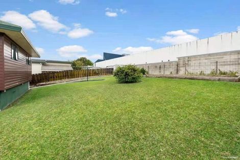 Photo of property in 23 Millstream Drive, Henderson, Auckland, 0610