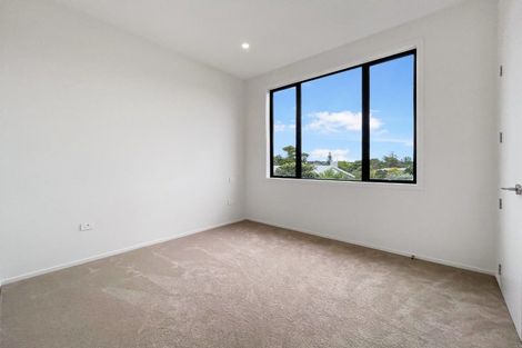 Photo of property in 27e Dawnhaven Drive, Te Atatu Peninsula, Auckland, 0610