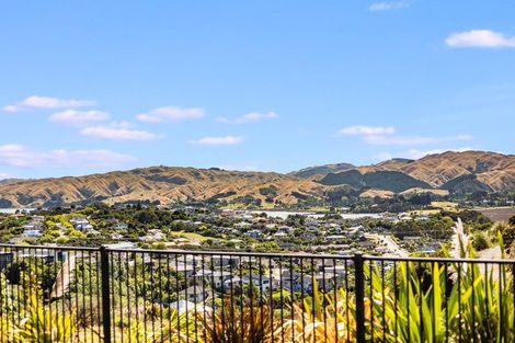 Photo of property in 13 Canary Way, Whitby, Porirua, 5024