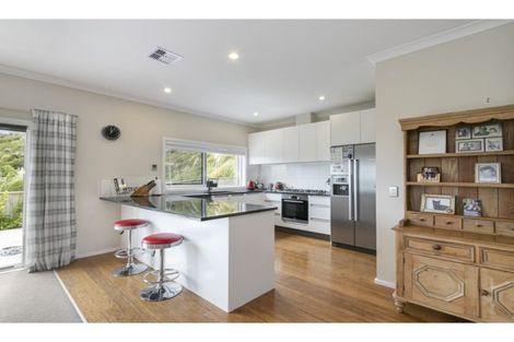 Photo of property in 15 Canary Way, Whitby, Porirua, 5024