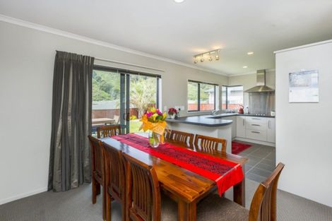 Photo of property in 44 King Charles Drive, Kingsley Heights, Upper Hutt, 5018