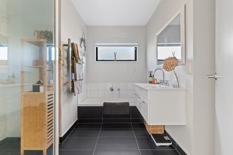 Photo of property in 16 Kahu Drive, Mangawhai, 0505