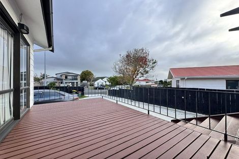 Photo of property in 100 Everglade Drive, Totara Heights, Auckland, 2105