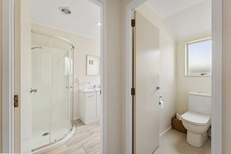 Photo of property in 39 Lakeside Drive, Orewa, 0931