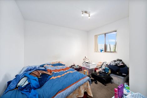 Photo of property in 1 Cron Avenue, Te Atatu South, Auckland, 0610