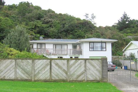 Photo of property in 14 Lincoln Avenue, Tawa, Wellington, 5028
