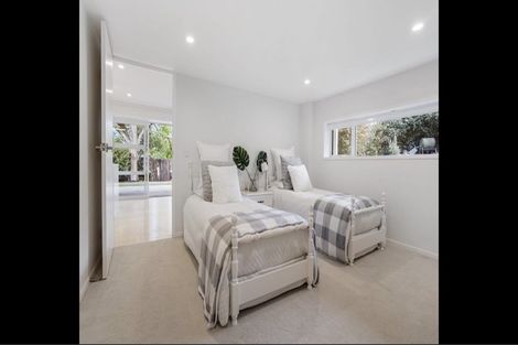 Photo of property in 10 Palmyra Way, Half Moon Bay, Auckland, 2012