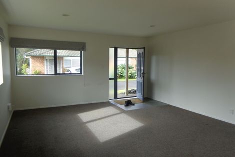 Photo of property in 17 Hassan Drive, Massey, Auckland, 0614